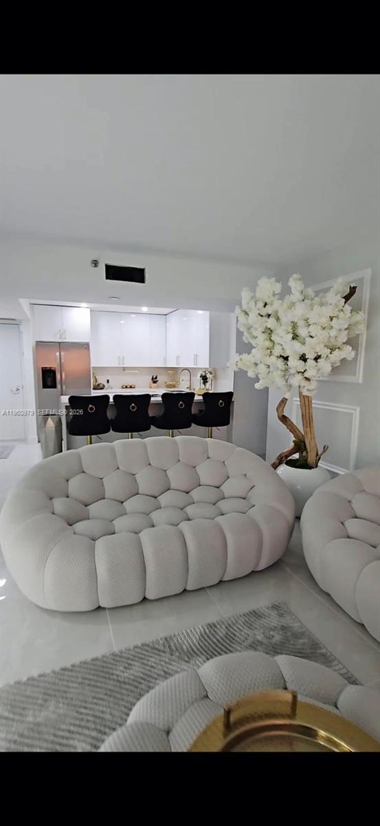 1000 W Island Blvd #2312, Aventura FL 33160