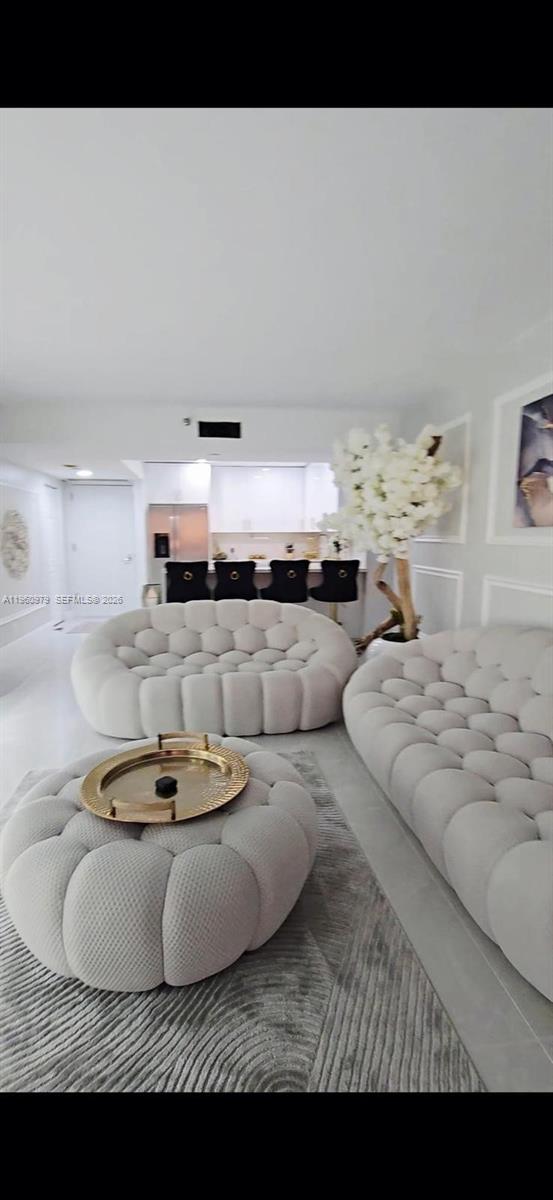 1000 W Island Blvd #2312, Aventura FL 33160