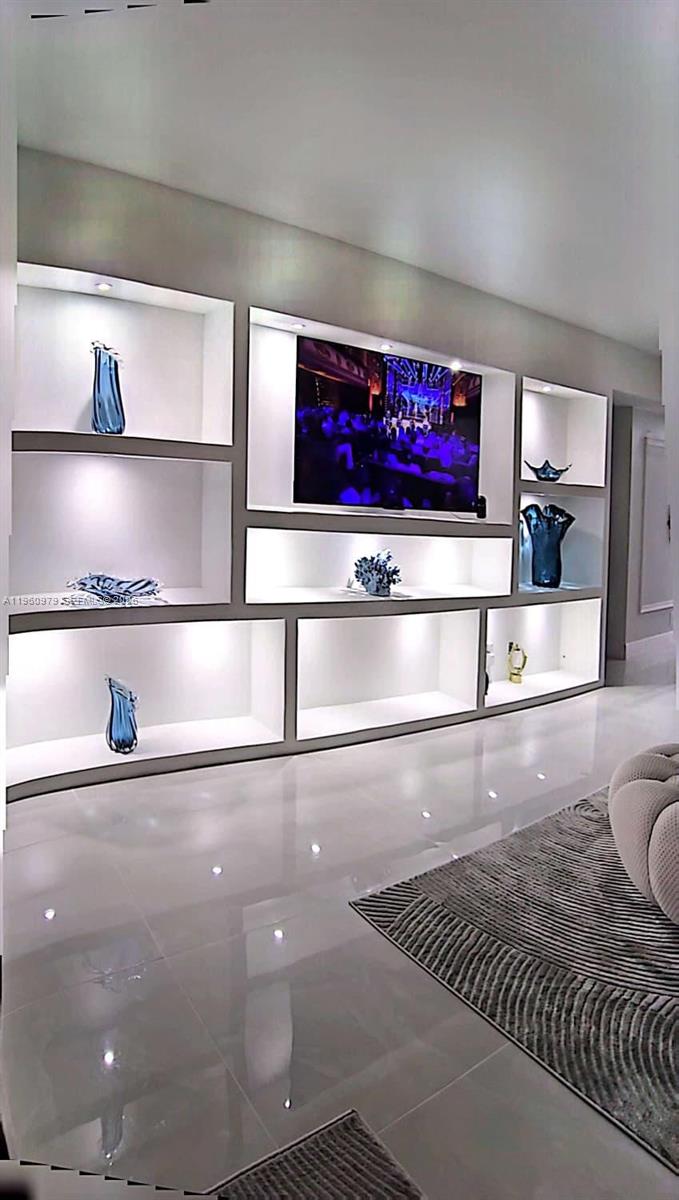 1000 W Island Blvd #2312, Aventura FL 33160