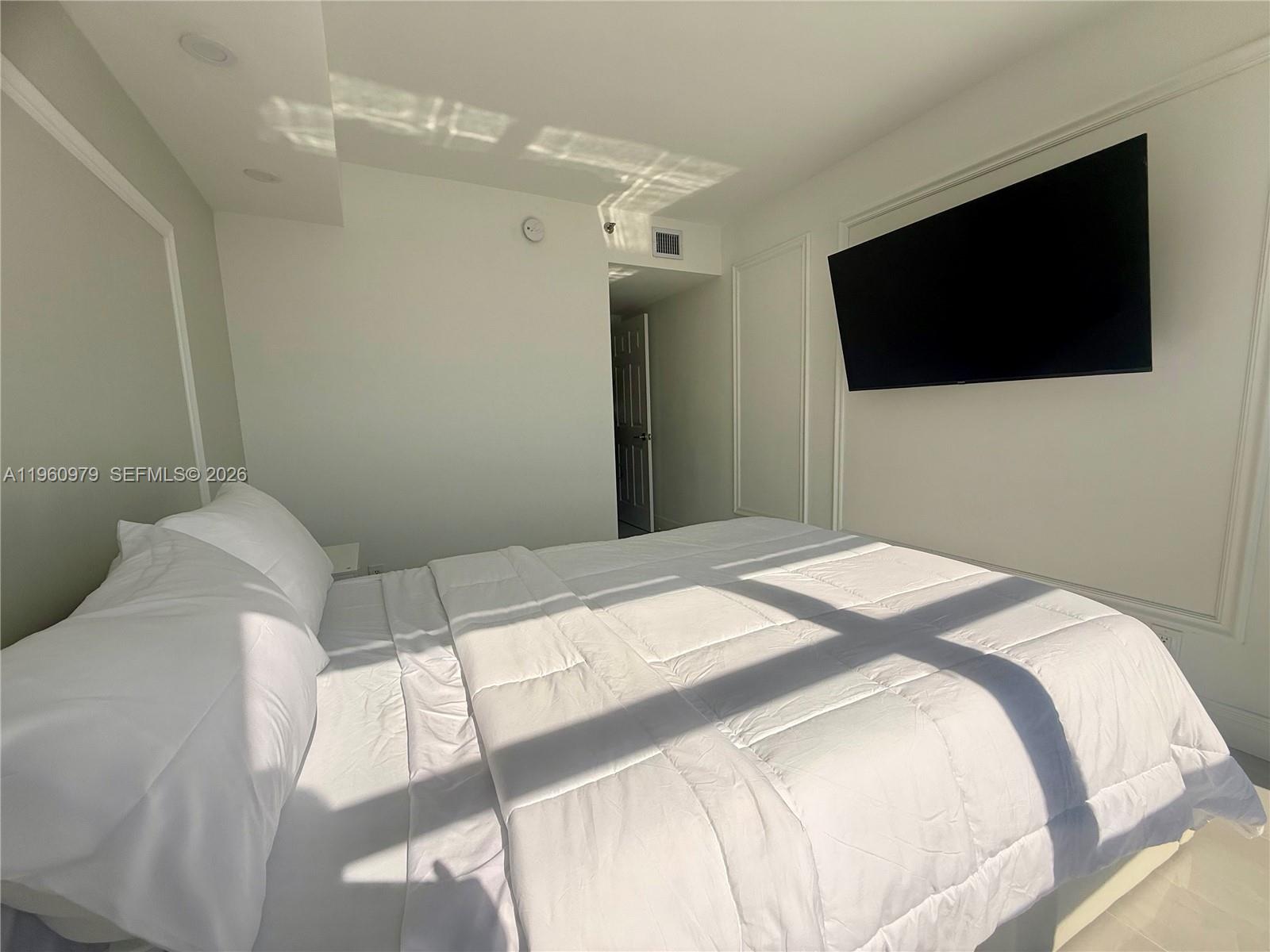 1000 W Island Blvd #2312, Aventura FL 33160