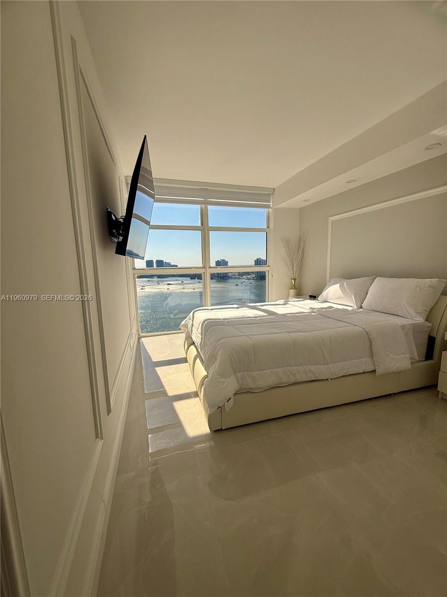 1000 W Island Blvd #2312, Aventura FL 33160