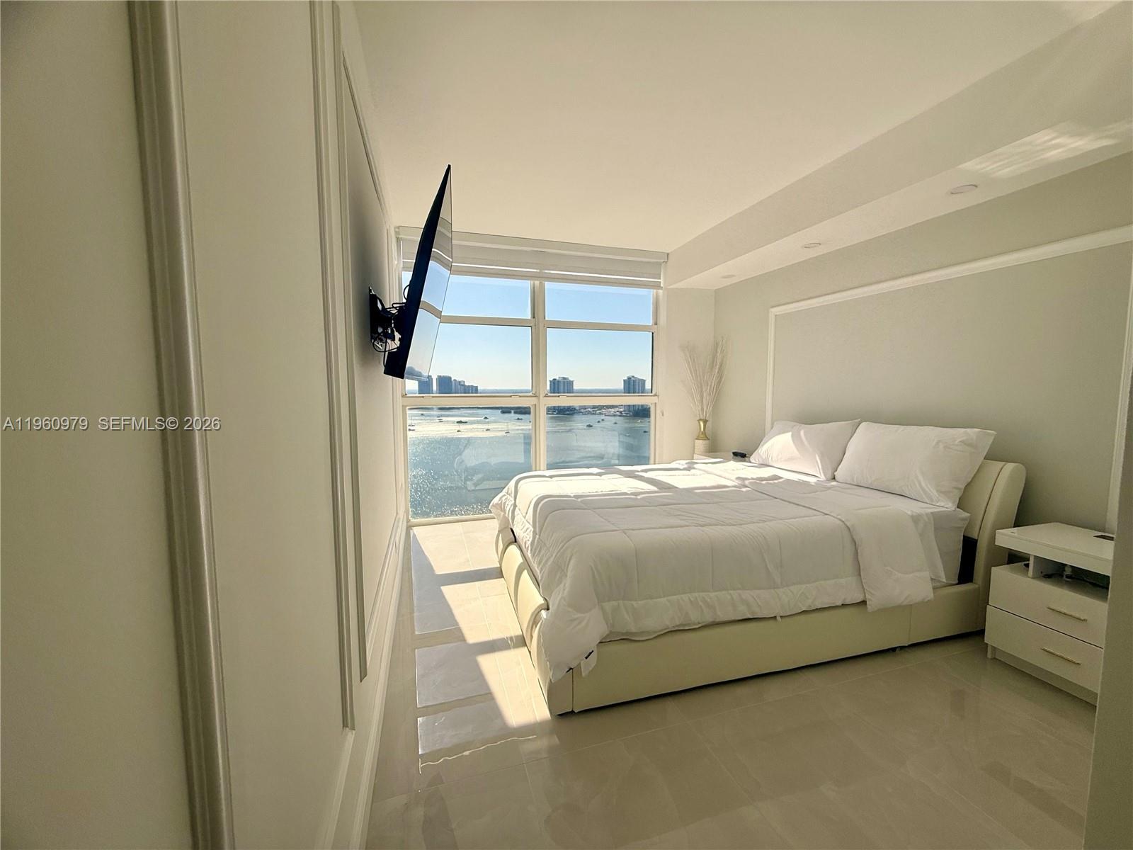 1000 W Island Blvd #2312, Aventura FL 33160