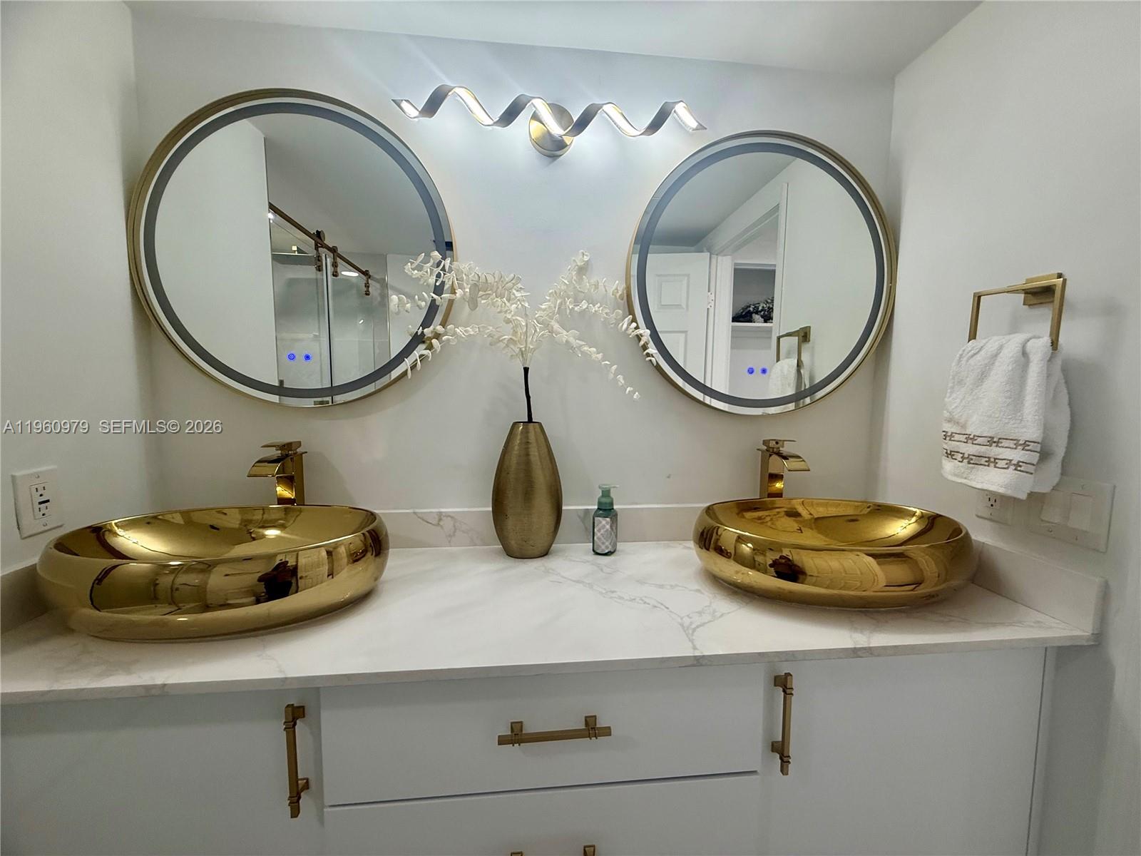 1000 W Island Blvd #2312, Aventura FL 33160