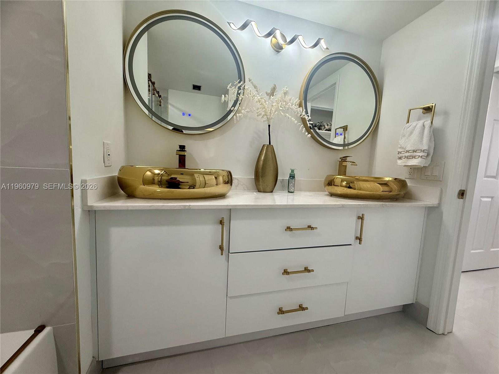 1000 W Island Blvd #2312, Aventura FL 33160