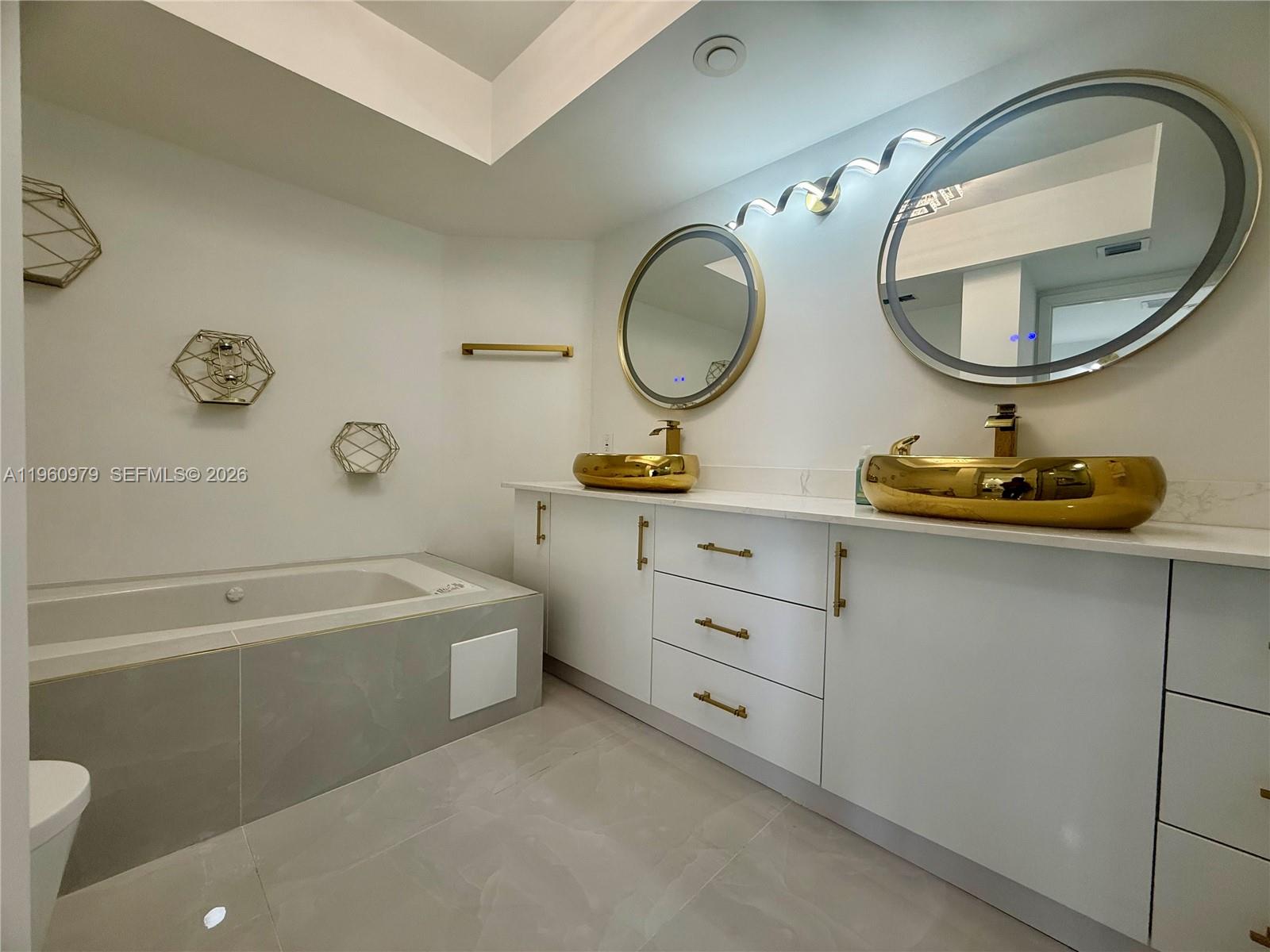 1000 W Island Blvd #2312, Aventura FL 33160