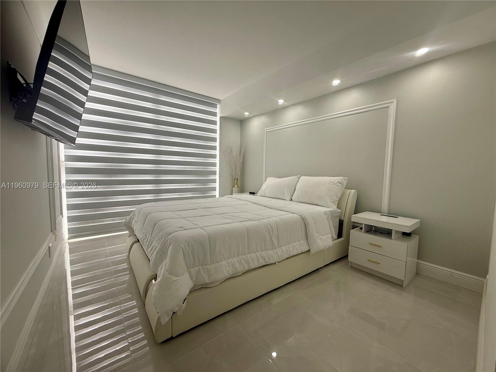 1000 W Island Blvd #2312, Aventura FL 33160