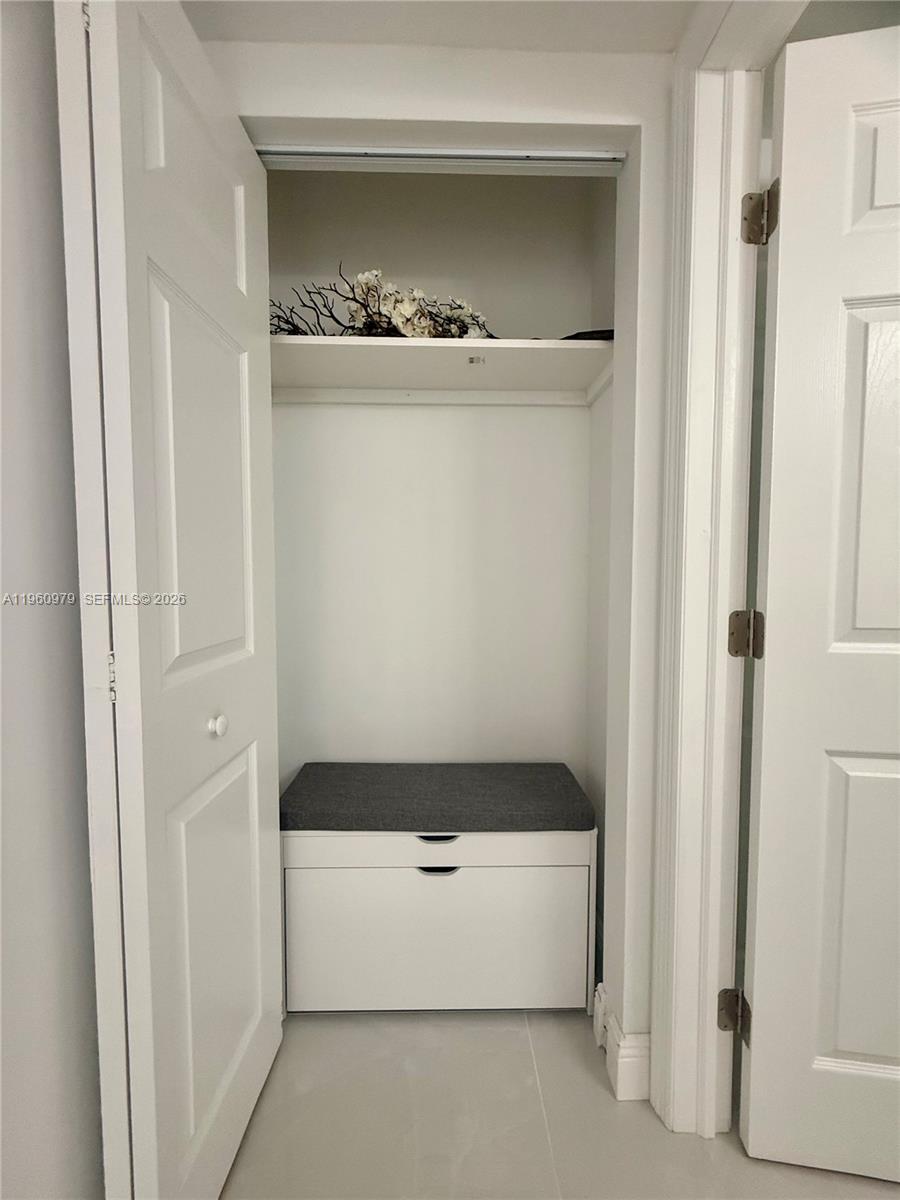 1000 W Island Blvd #2312, Aventura FL 33160