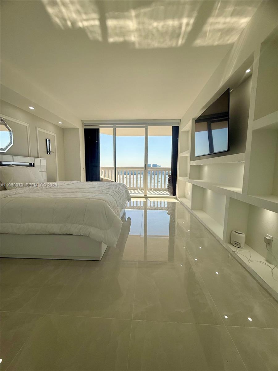 1000 W Island Blvd #2312, Aventura FL 33160