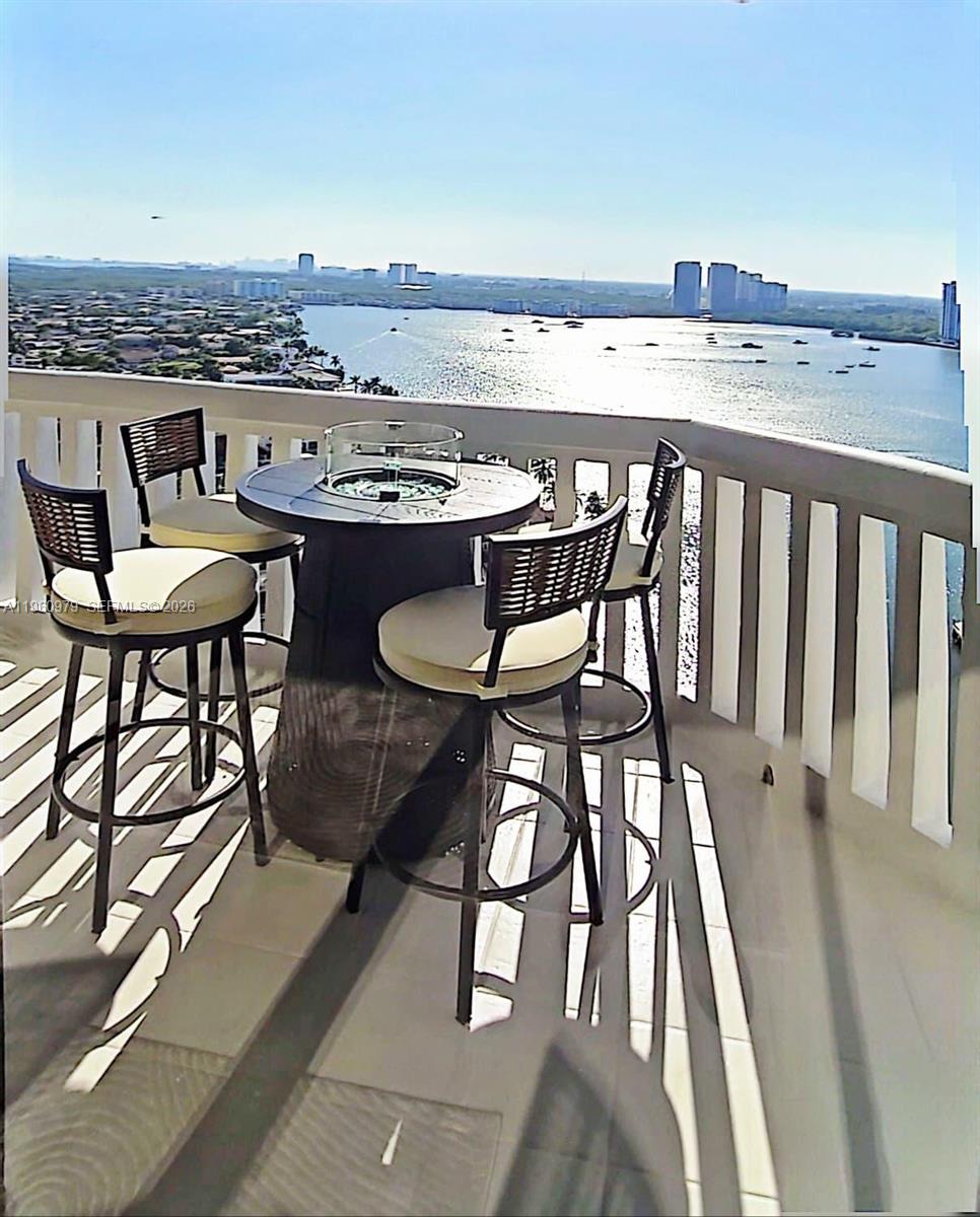 1000 W Island Blvd #2312, Aventura FL 33160