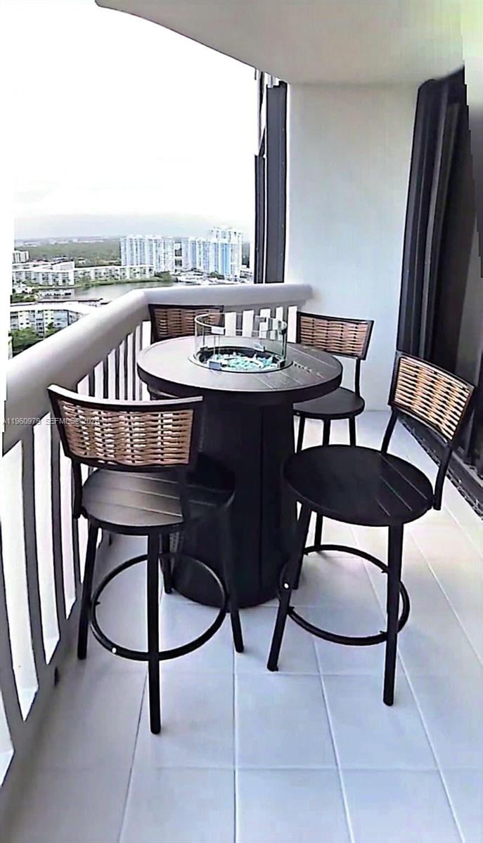 1000 W Island Blvd #2312, Aventura FL 33160