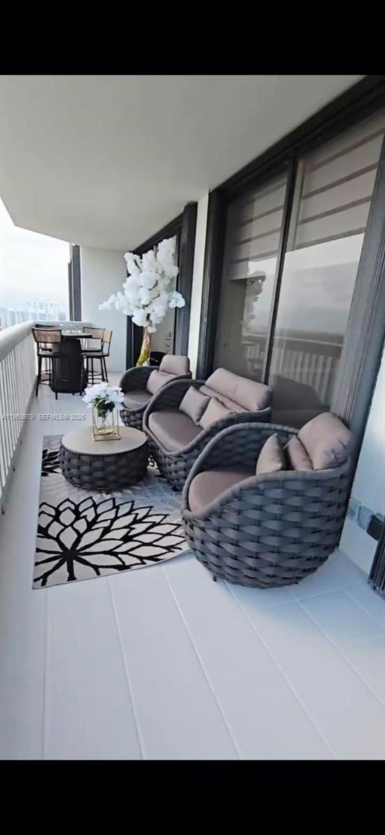 1000 W Island Blvd #2312, Aventura FL 33160