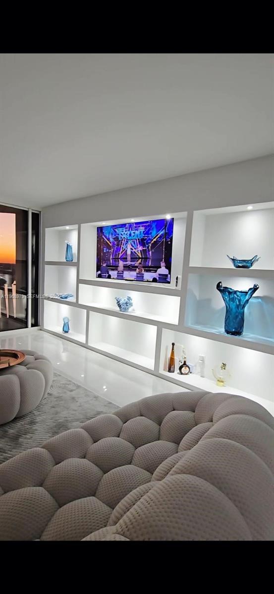 1000 W Island Blvd #2312, Aventura FL 33160