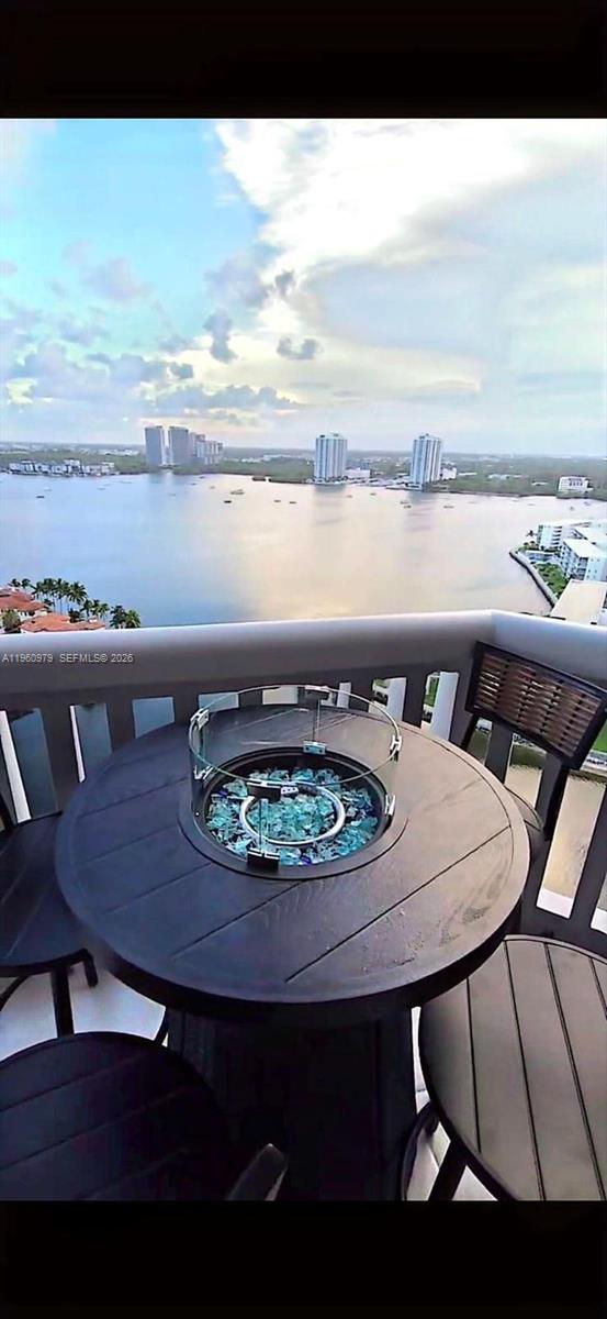 1000 W Island Blvd #2312, Aventura FL 33160