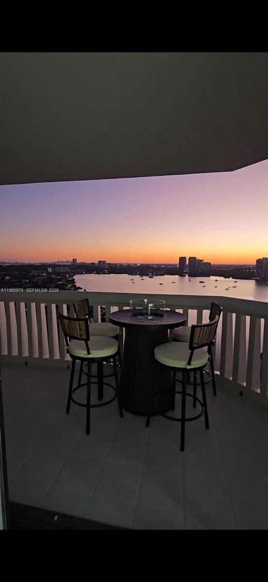 1000 W Island Blvd #2312, Aventura FL 33160
