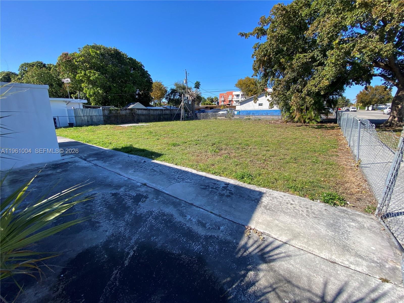 691 E 48th St, Hialeah FL 33013