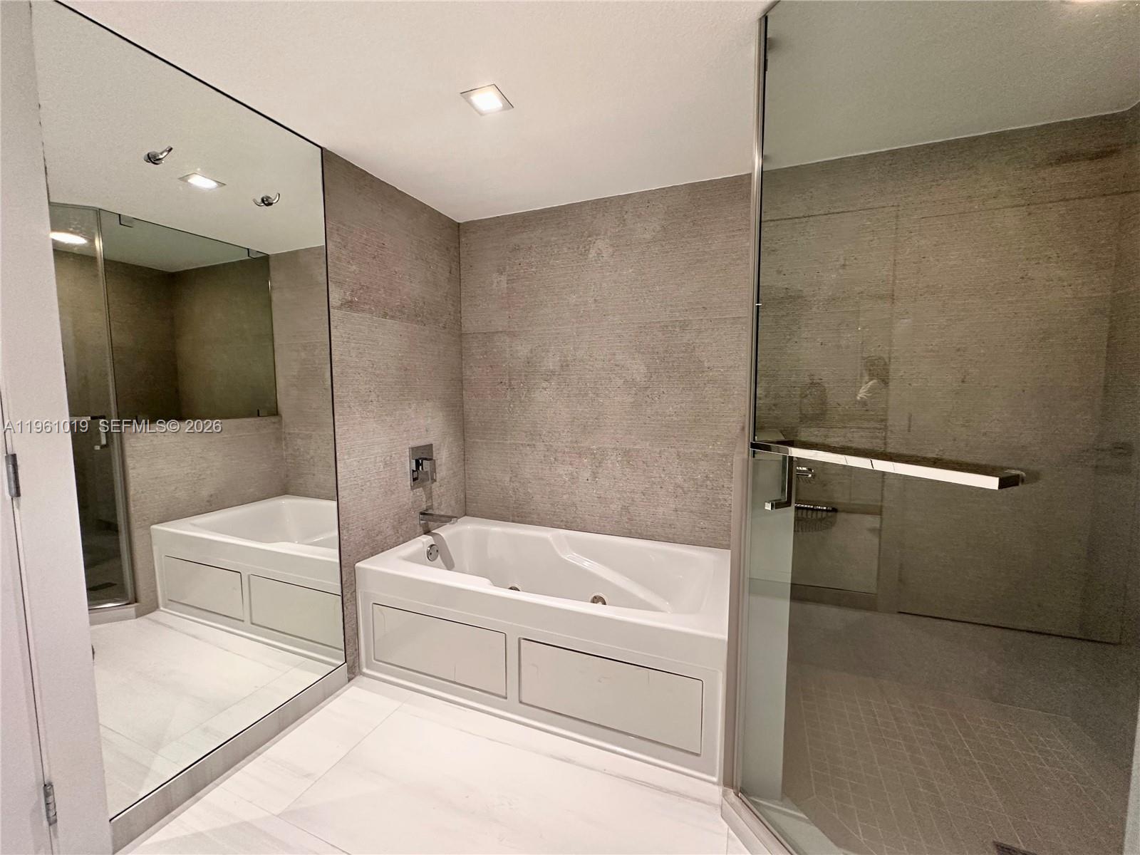 1800 N Bayshore Dr #812, Miami FL 33132