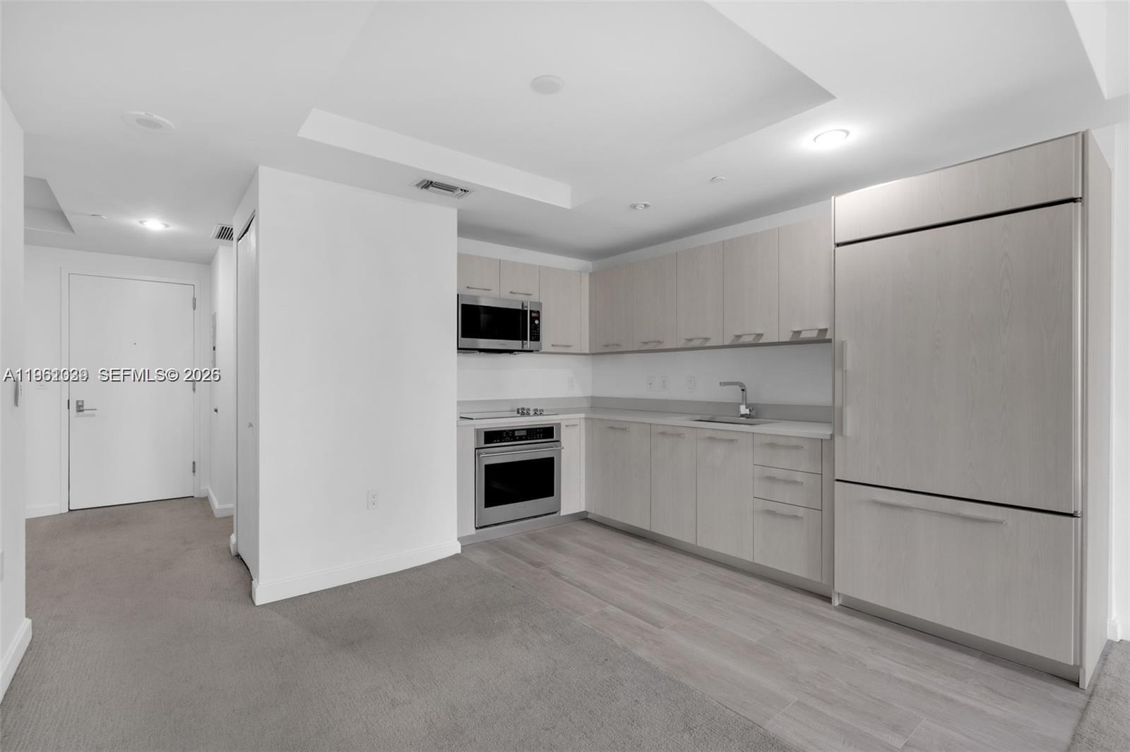 45 SW 9th St #2204, Miami FL 33130