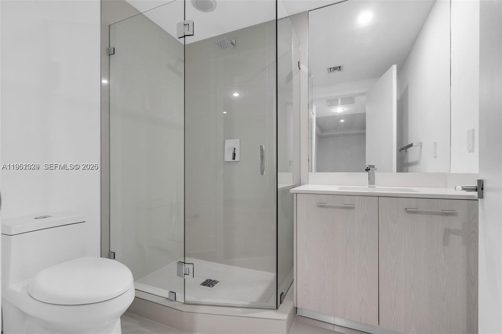 45 SW 9th St #2204, Miami FL 33130