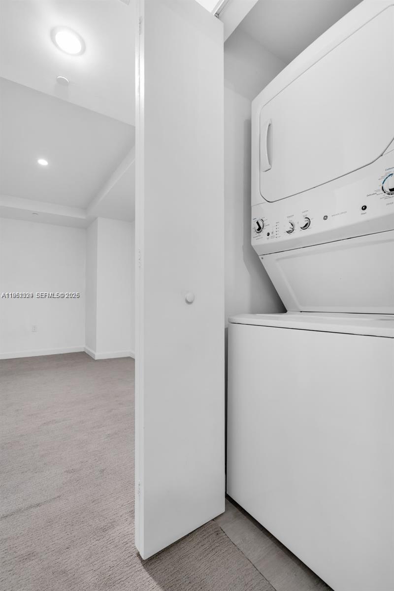 45 SW 9th St #2204, Miami FL 33130