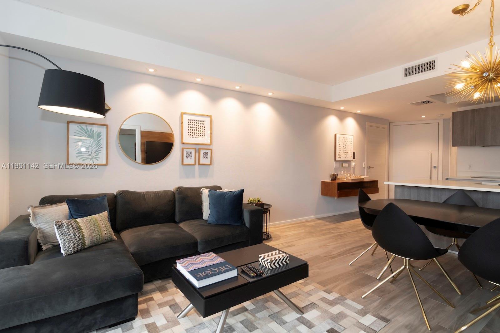 801 S Miami Ave #3803, Miami FL 33130