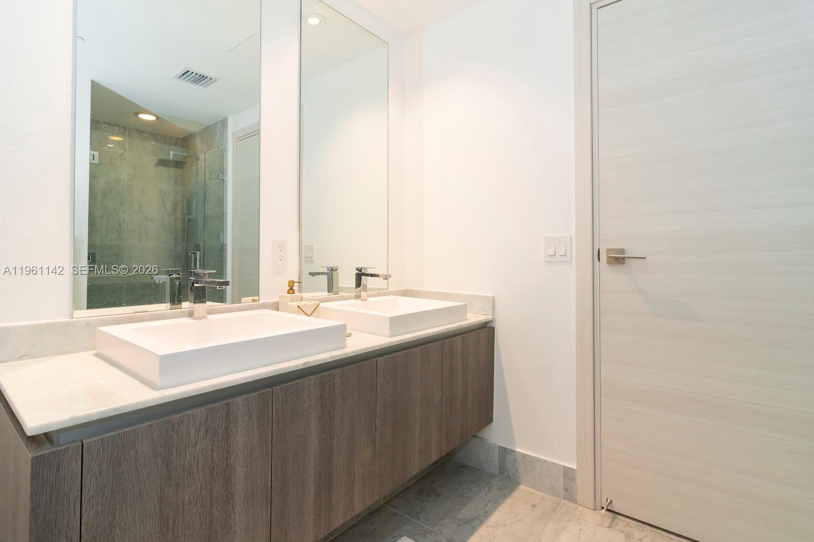 801 S Miami Ave #3803, Miami FL 33130