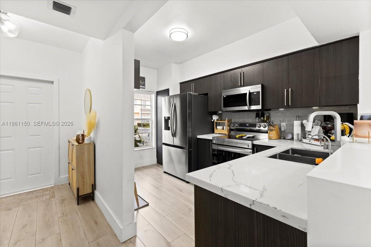 12 Whitehead Cir, Weston FL 33326