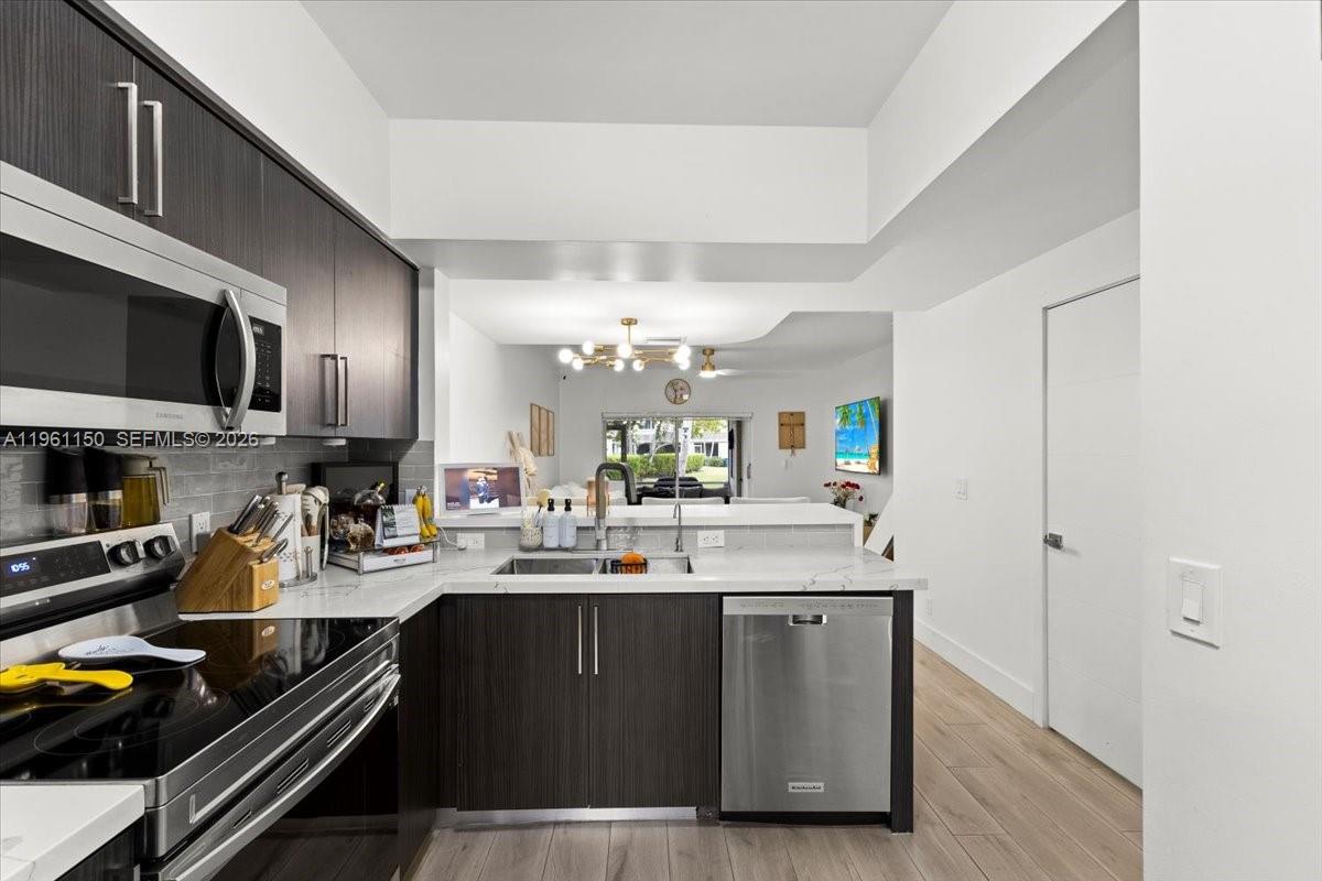 12 Whitehead Cir, Weston FL 33326