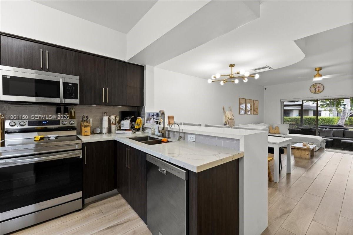 12 Whitehead Cir, Weston FL 33326