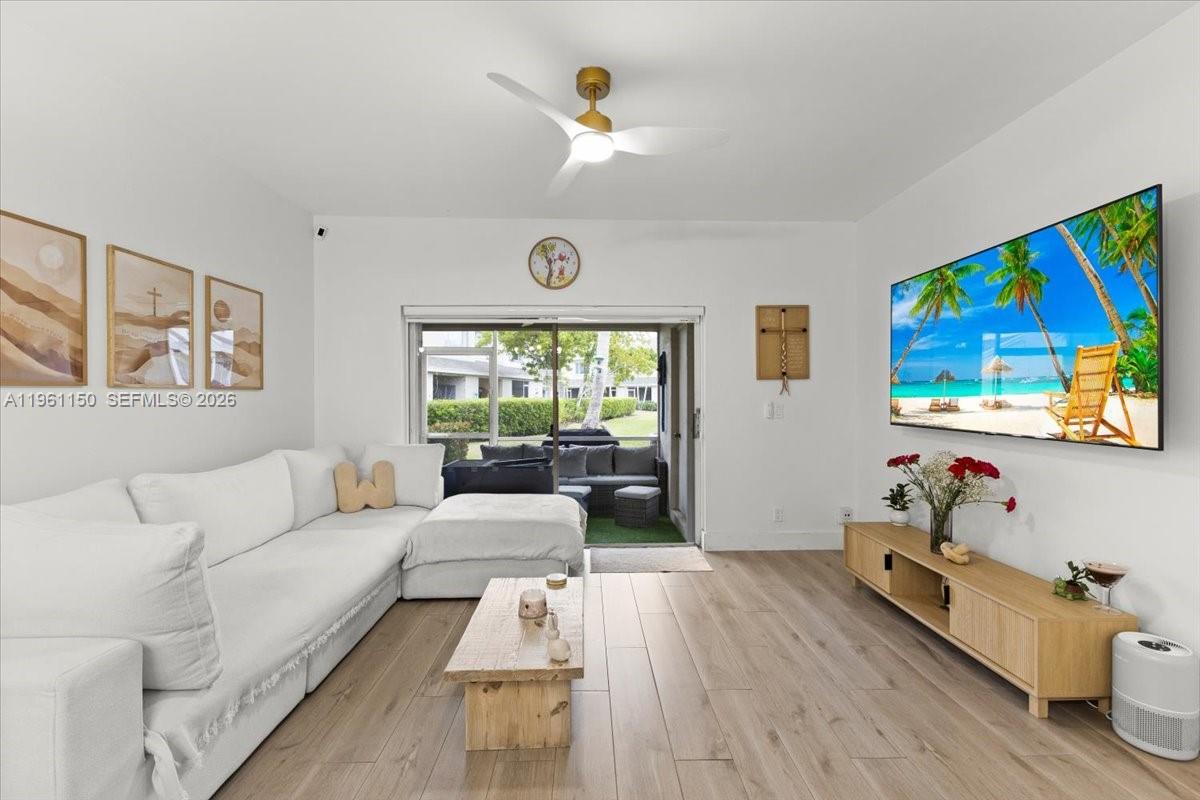 12 Whitehead Cir, Weston FL 33326