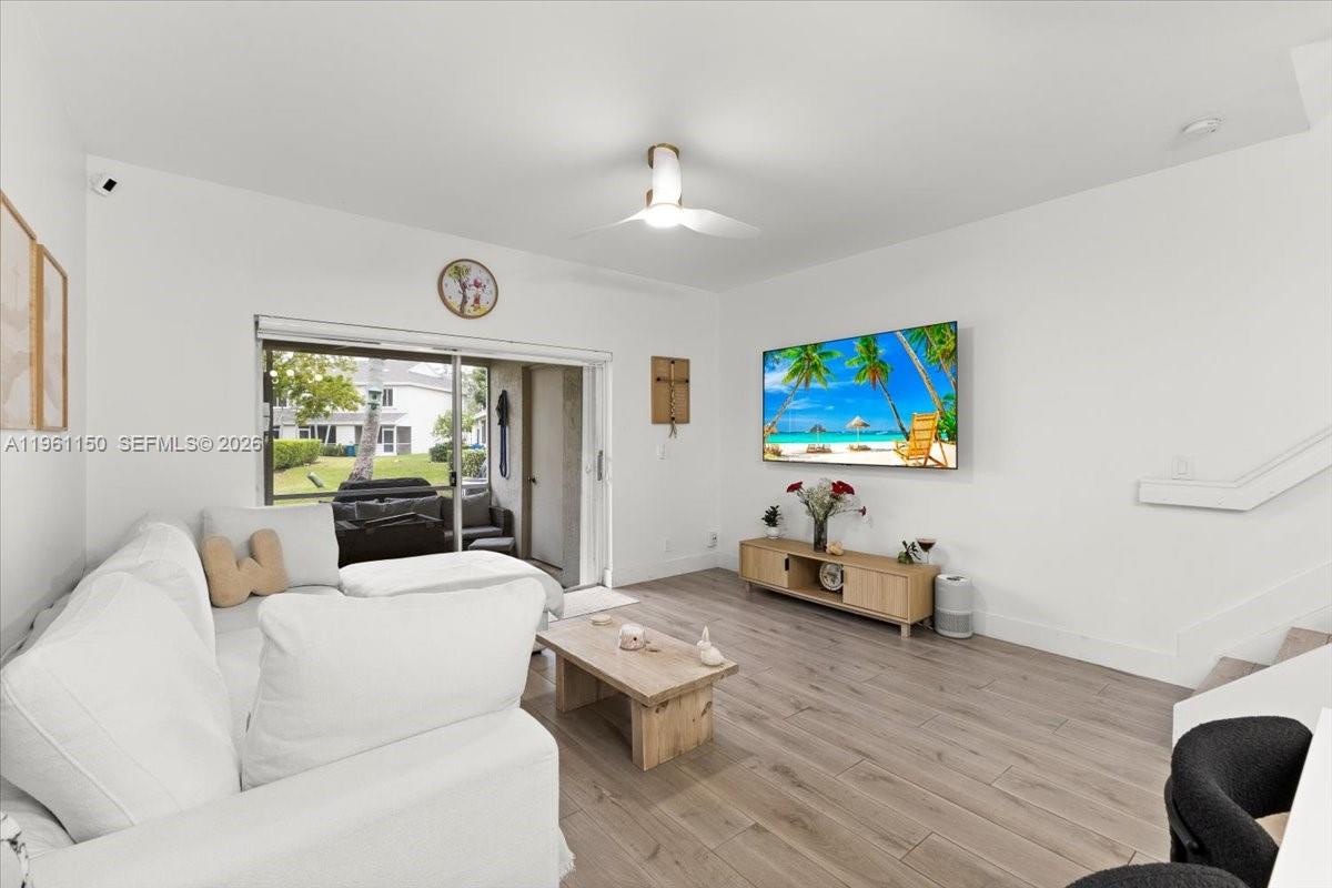 12 Whitehead Cir, Weston FL 33326