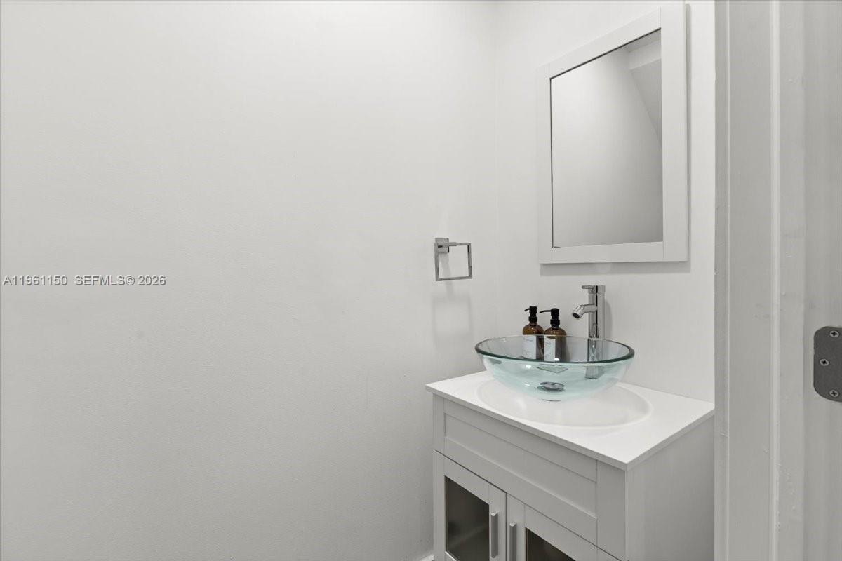 12 Whitehead Cir, Weston FL 33326