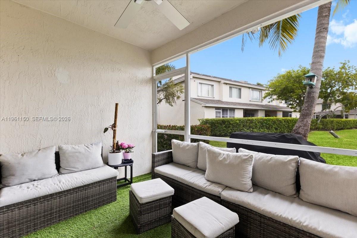 12 Whitehead Cir, Weston FL 33326