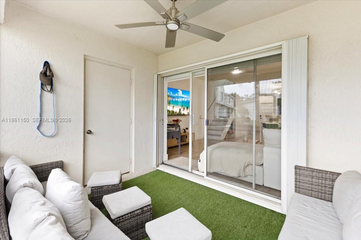 12 Whitehead Cir, Weston FL 33326