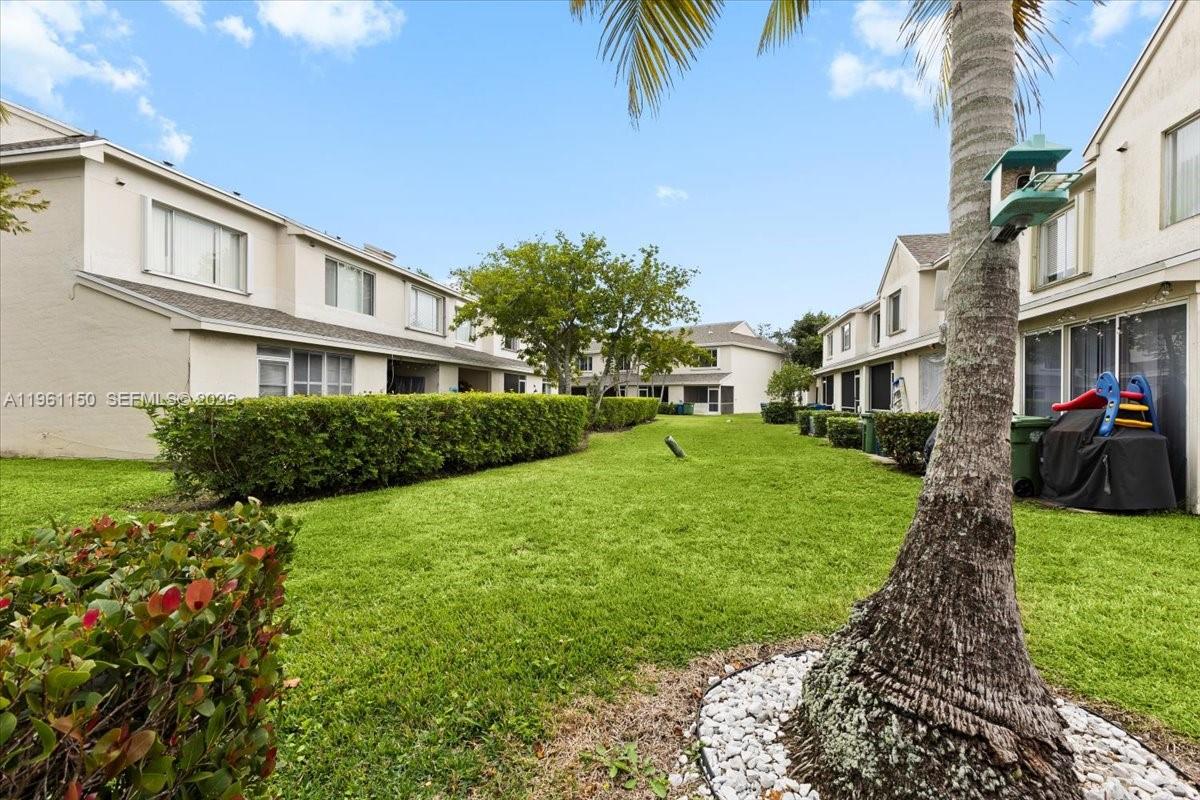 12 Whitehead Cir, Weston FL 33326
