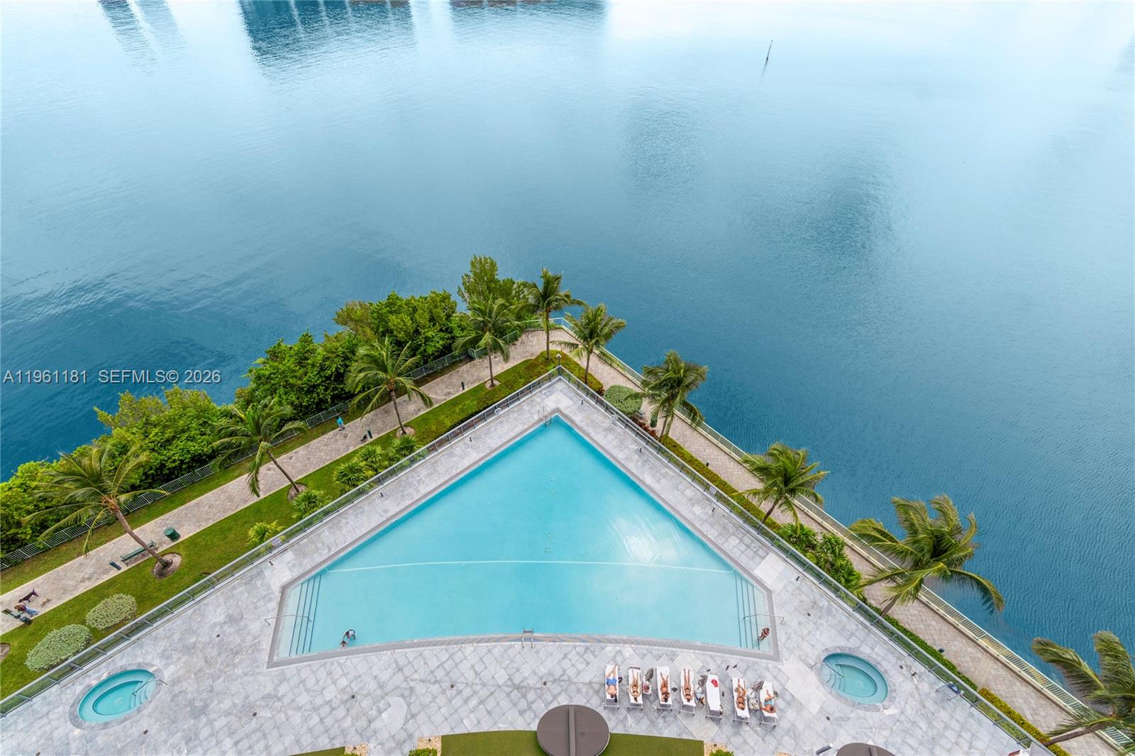 3300 NE 188th St #LPH16, Aventura FL 33180
