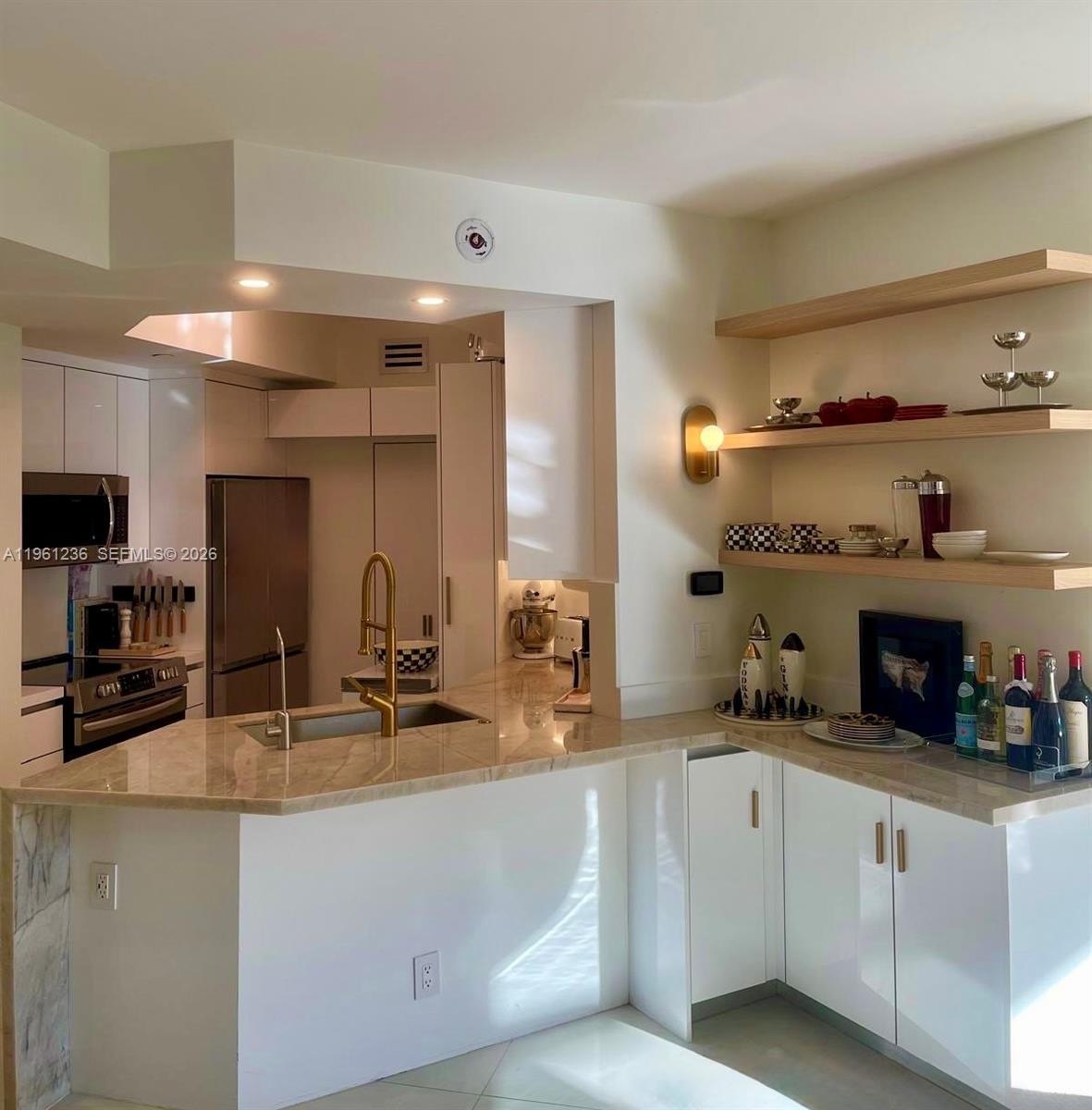 888 Brickell Key Dr #802, Miami FL 33131