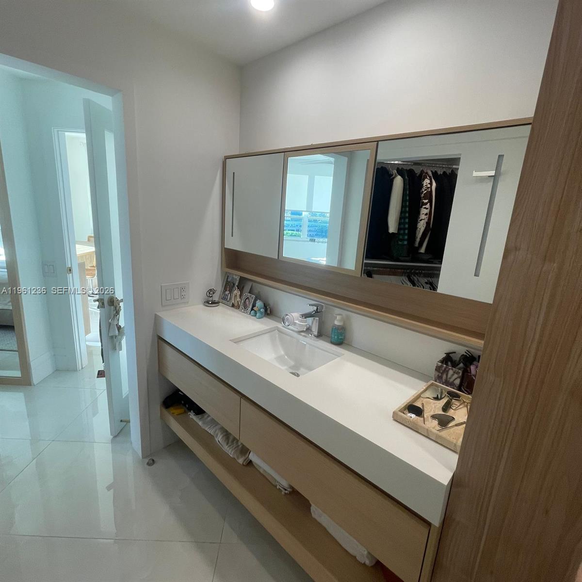 888 Brickell Key Dr #802, Miami FL 33131