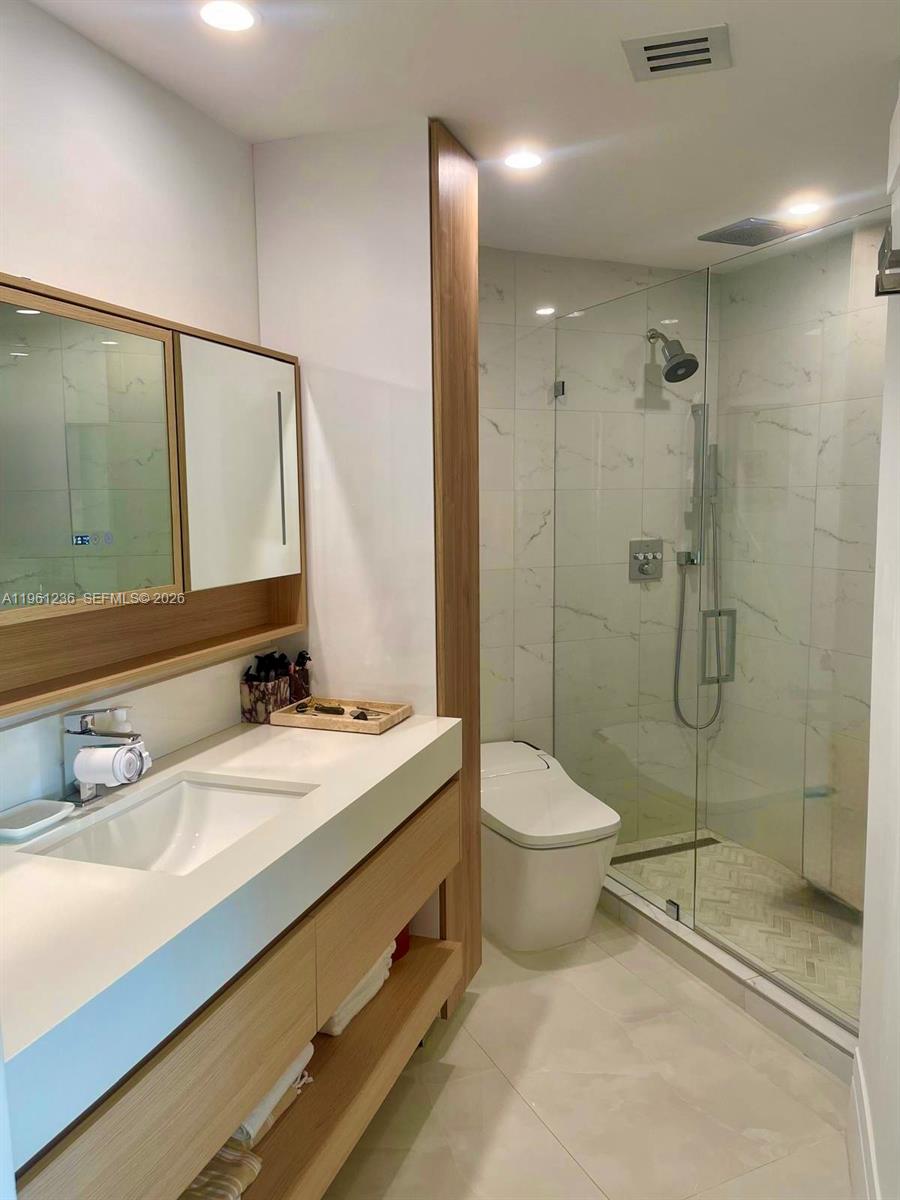 888 Brickell Key Dr #802, Miami FL 33131