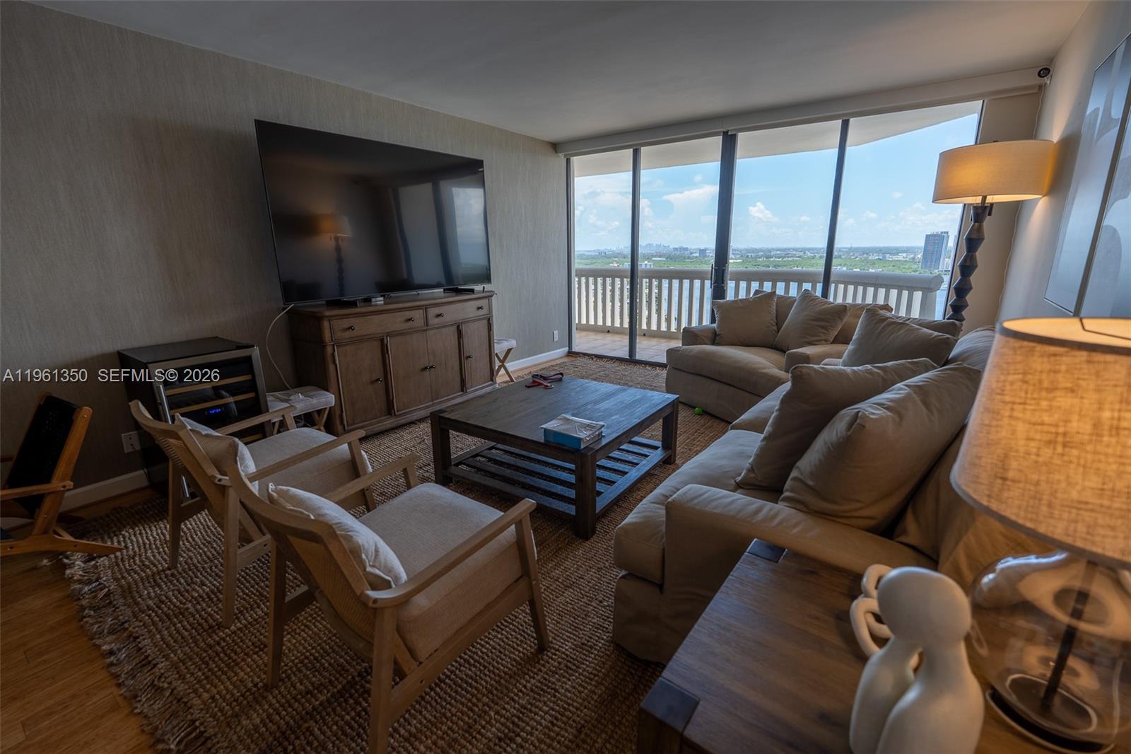1000 W Island Blvd #2812, Aventura FL 33160