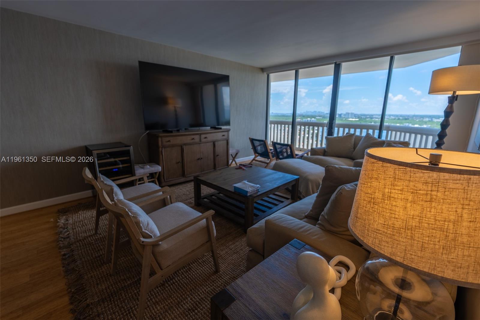 1000 W Island Blvd #2812, Aventura FL 33160