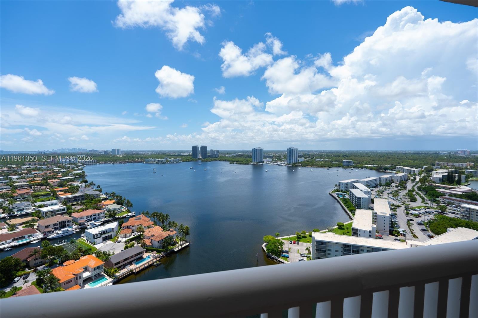 1000 W Island Blvd #2812, Aventura FL 33160