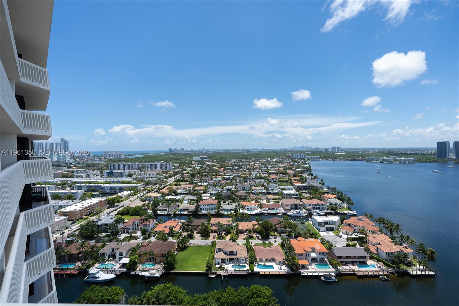 1000 W Island Blvd #2812, Aventura FL 33160