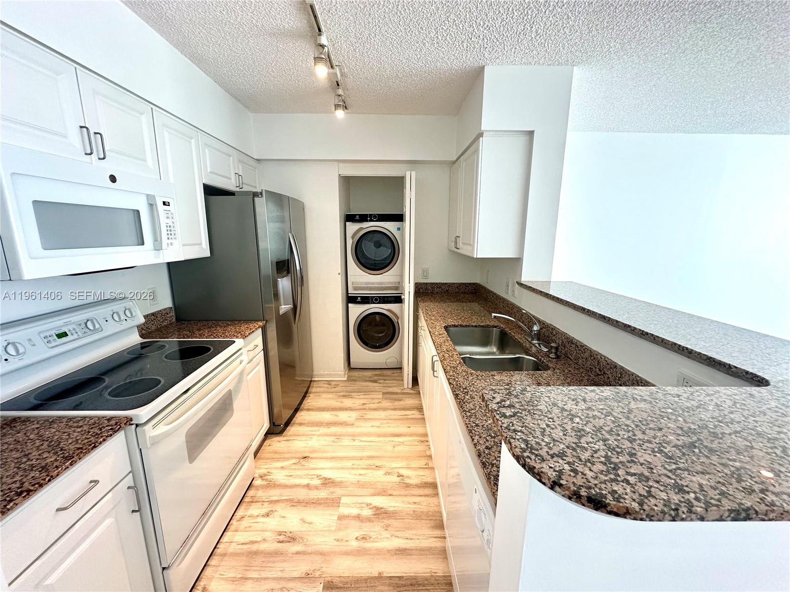 1155 Brickell Bay Dr #607, Miami FL 33131