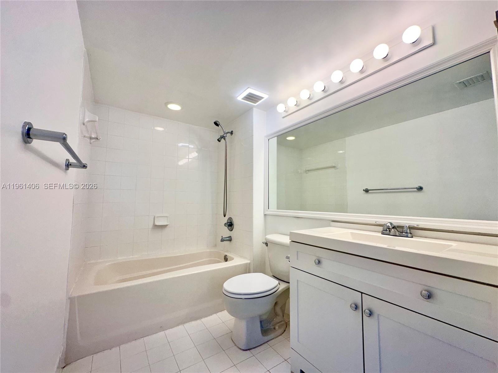 1155 Brickell Bay Dr #607, Miami FL 33131
