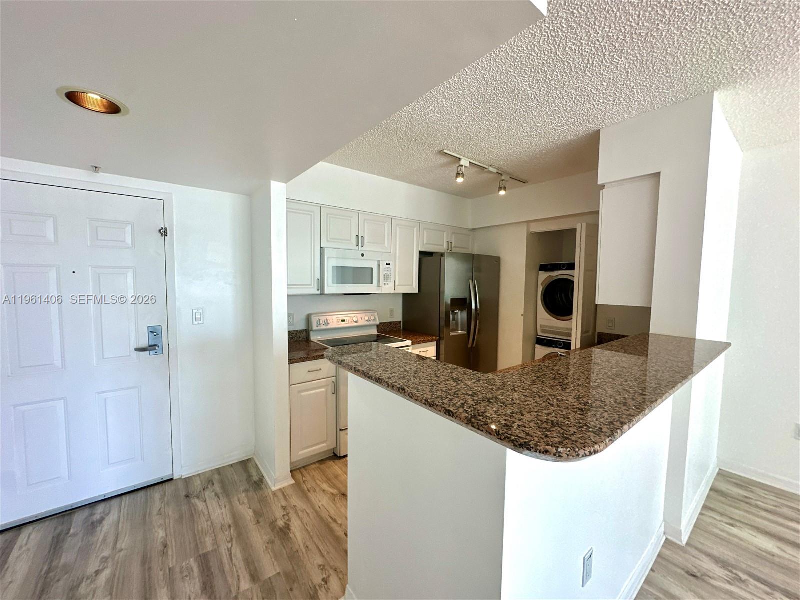 1155 Brickell Bay Dr #607, Miami FL 33131