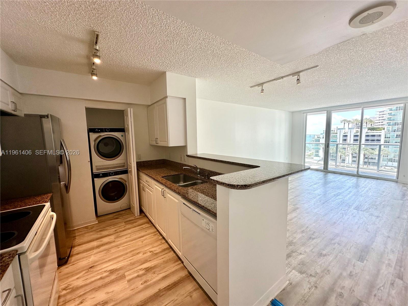 1155 Brickell Bay Dr #607, Miami FL 33131