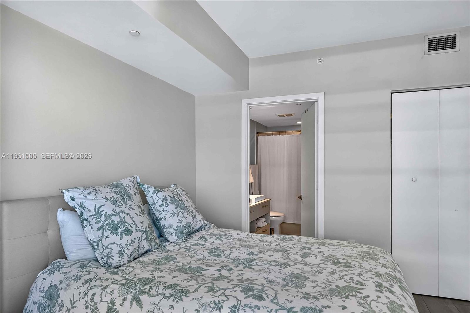 45 SW 9th St #3807, Miami FL 33130
