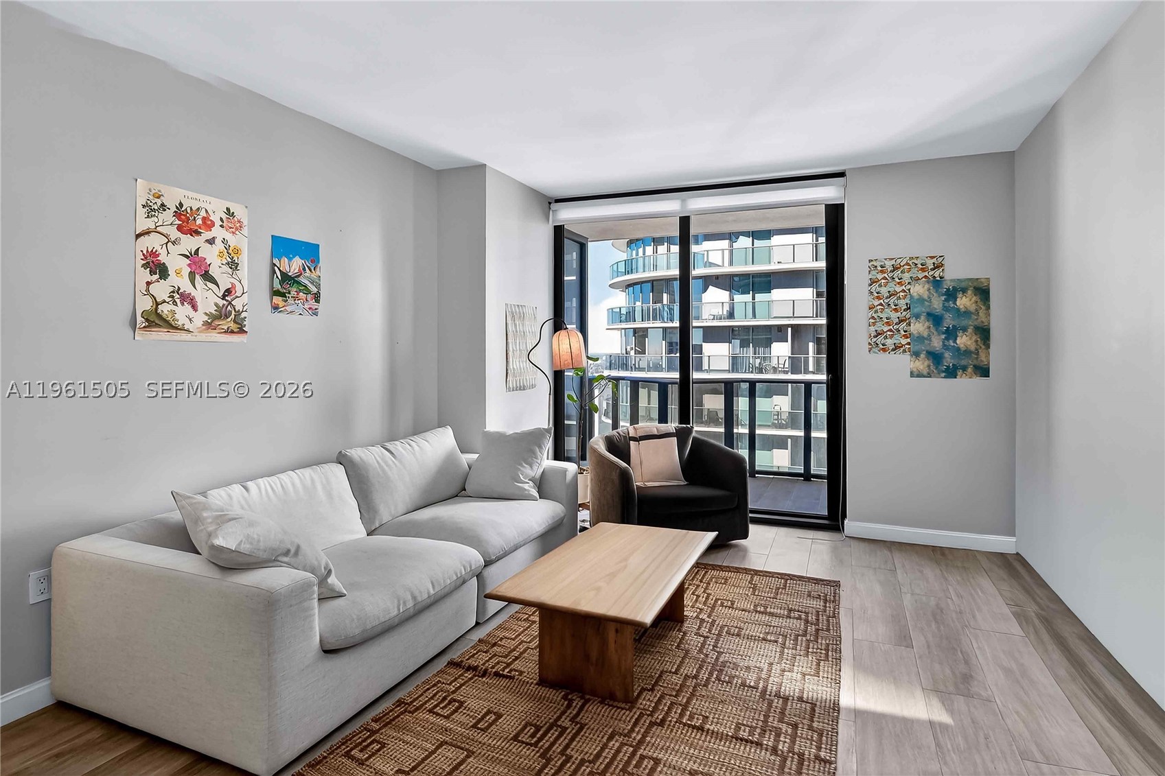 45 SW 9th St #3807, Miami FL 33130