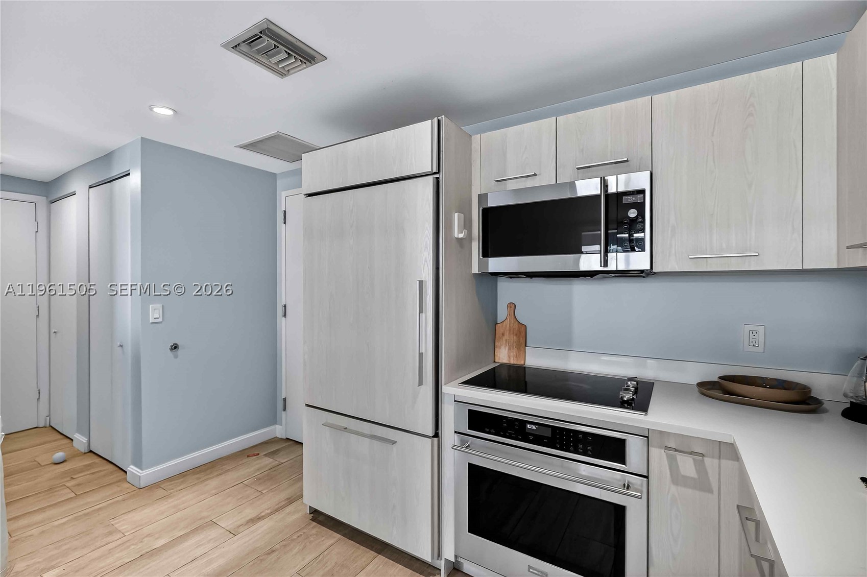 45 SW 9th St #3807, Miami FL 33130
