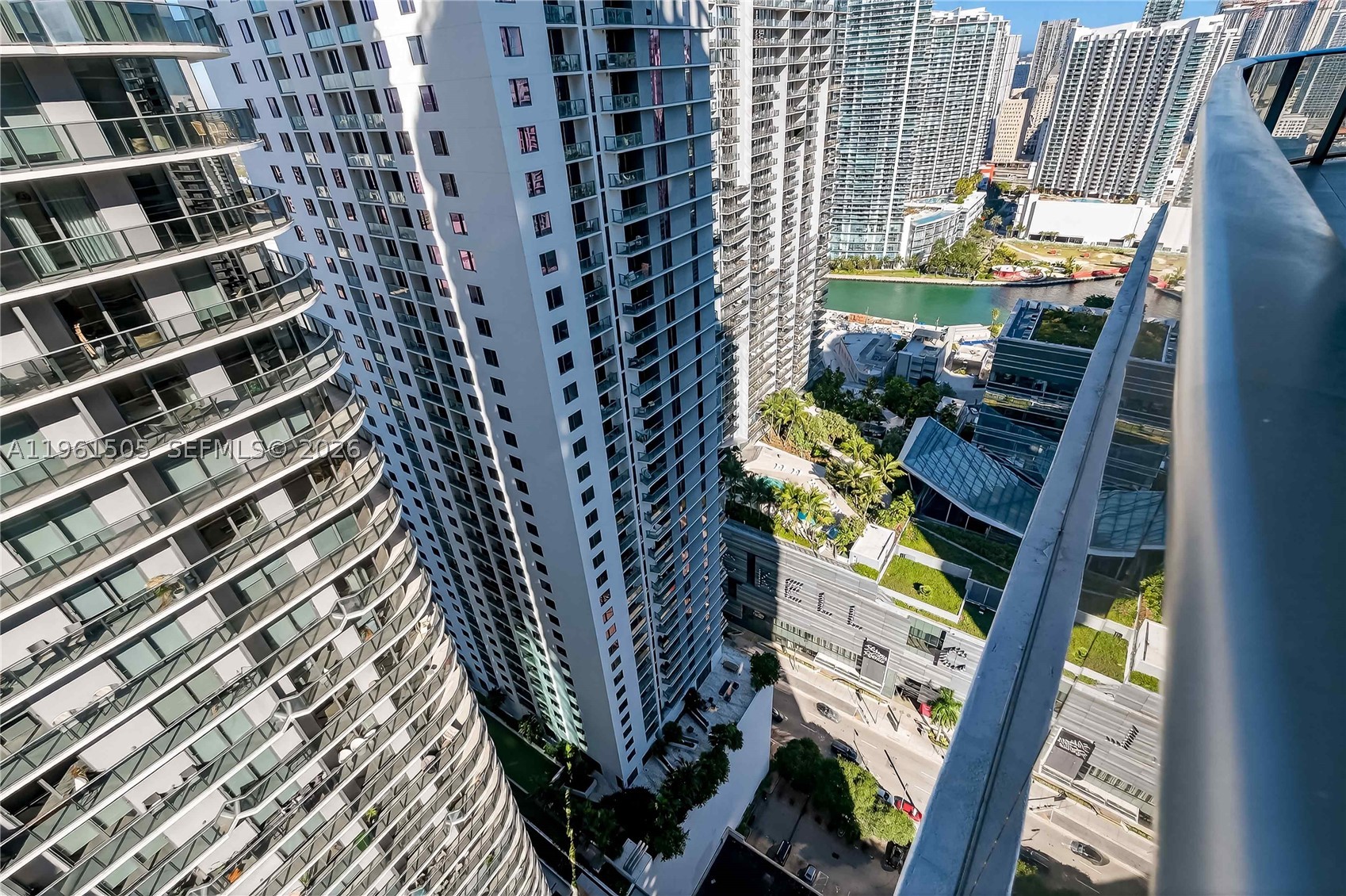 45 SW 9th St #3807, Miami FL 33130